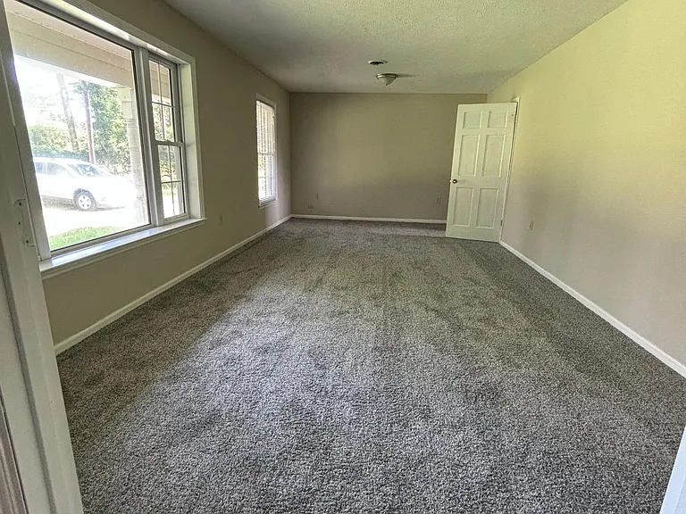 985 Pineland Ave — Photo 13