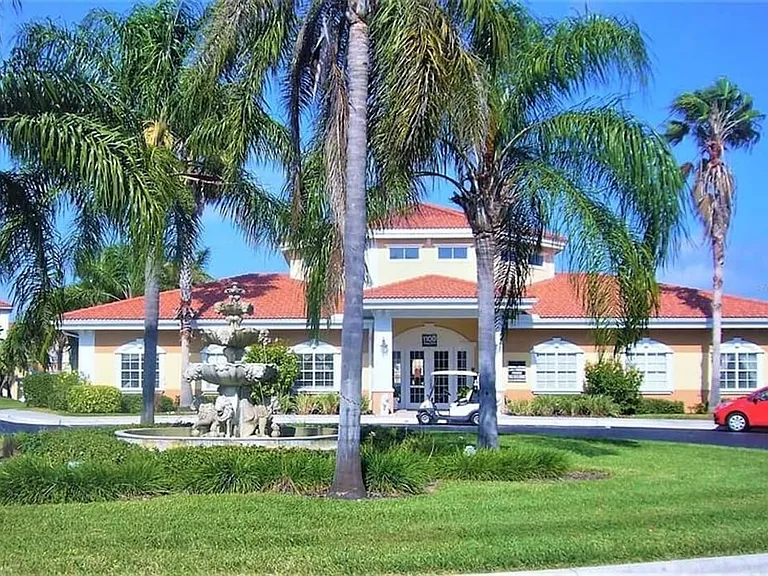 Award winning architecture of Villagio's clubhouse