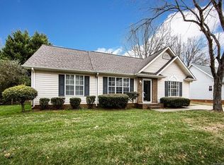 5829 Country Walk Dr, Charlotte, NC 28212