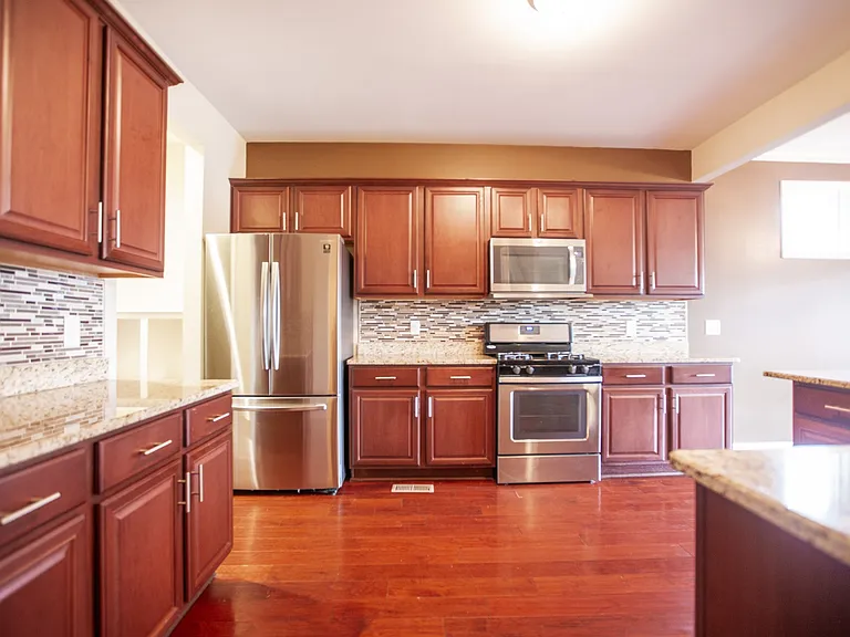 2124 Kirkwood Dr — Photo 9
