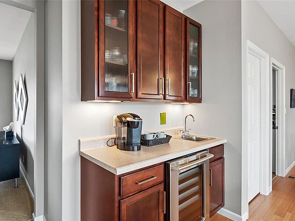 5th image of 304 Quail Hollow Dr
