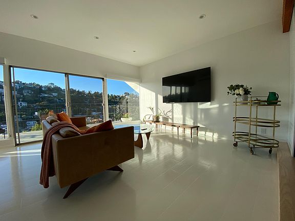5th image of 1811 Fanning St