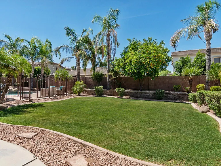 607 E Benrich Dr — Photo 15