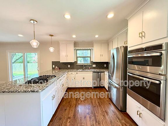 4th image of 506 S Lois Ln