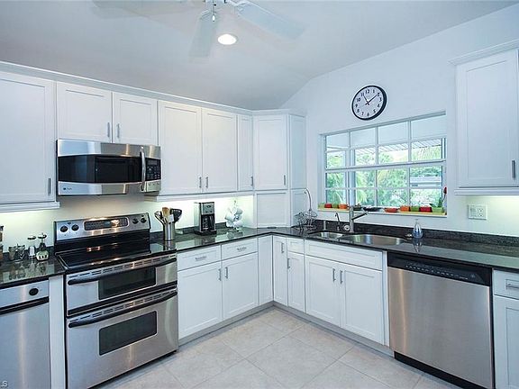 3rd image of 1391 Jamaica Dr