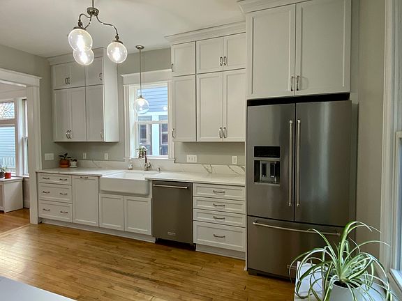 5th image of 1052 Laurel Ave