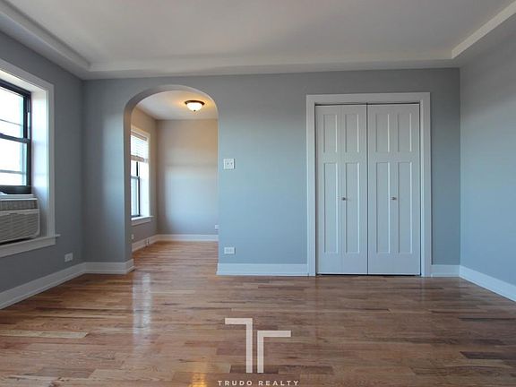 4th image of 550 W Arlington Pl #6th