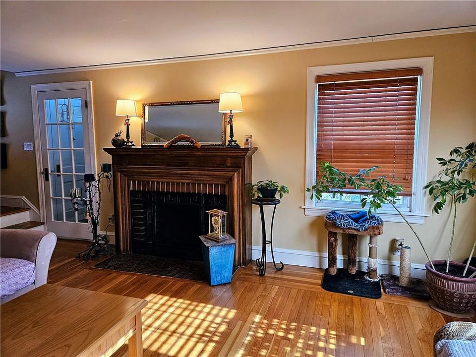 77 Knollwood Ave, Cranston, RI 02910 Zillow