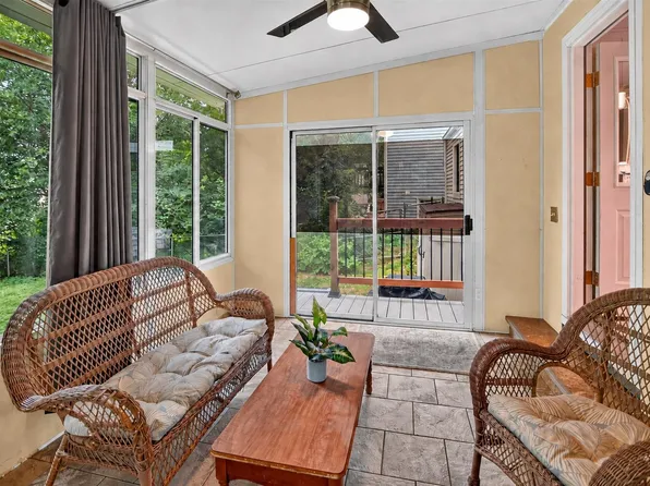 5513 Old Middleton Rd, Madison, WI 53705