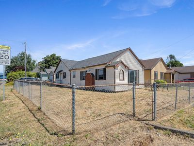 1702 10th St, Tillamook, OR, 97141