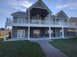 32 Hillcrest Heights Dr, Moneta, VA 24121