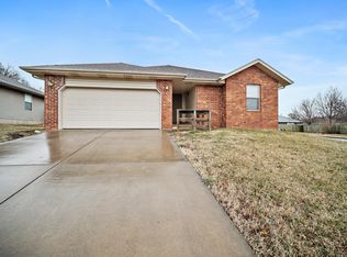 1208 N Hilton Ave, Springfield, MO 65803