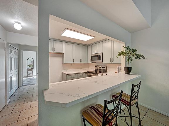 5th image of 573 Norlee Street