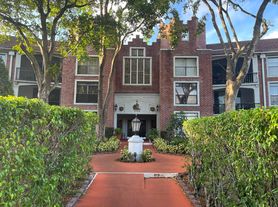 3760 Inverrary Dr, Fort Lauderdale, FL