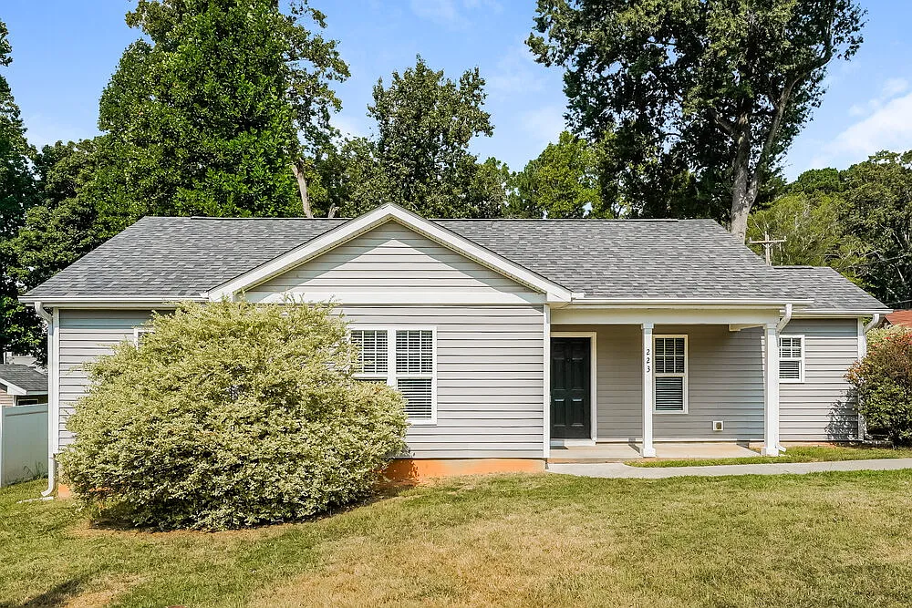 3 bed, 2.0 bath, 1194 sqft, $1,860 — Photo 1