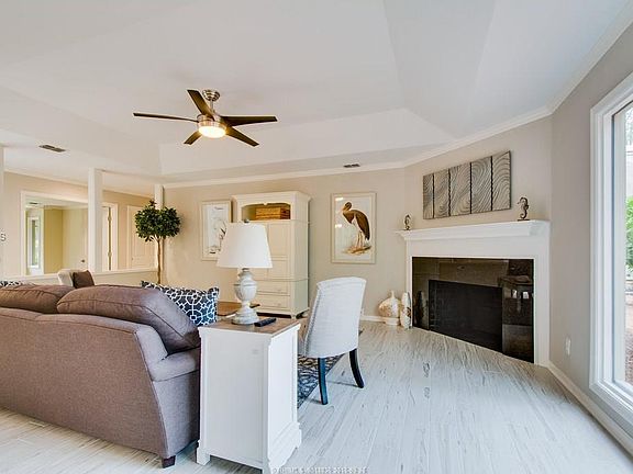 5th image of 15 Fox Den Ct
