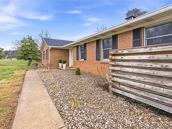 4th image of 3342 Country Lane NE