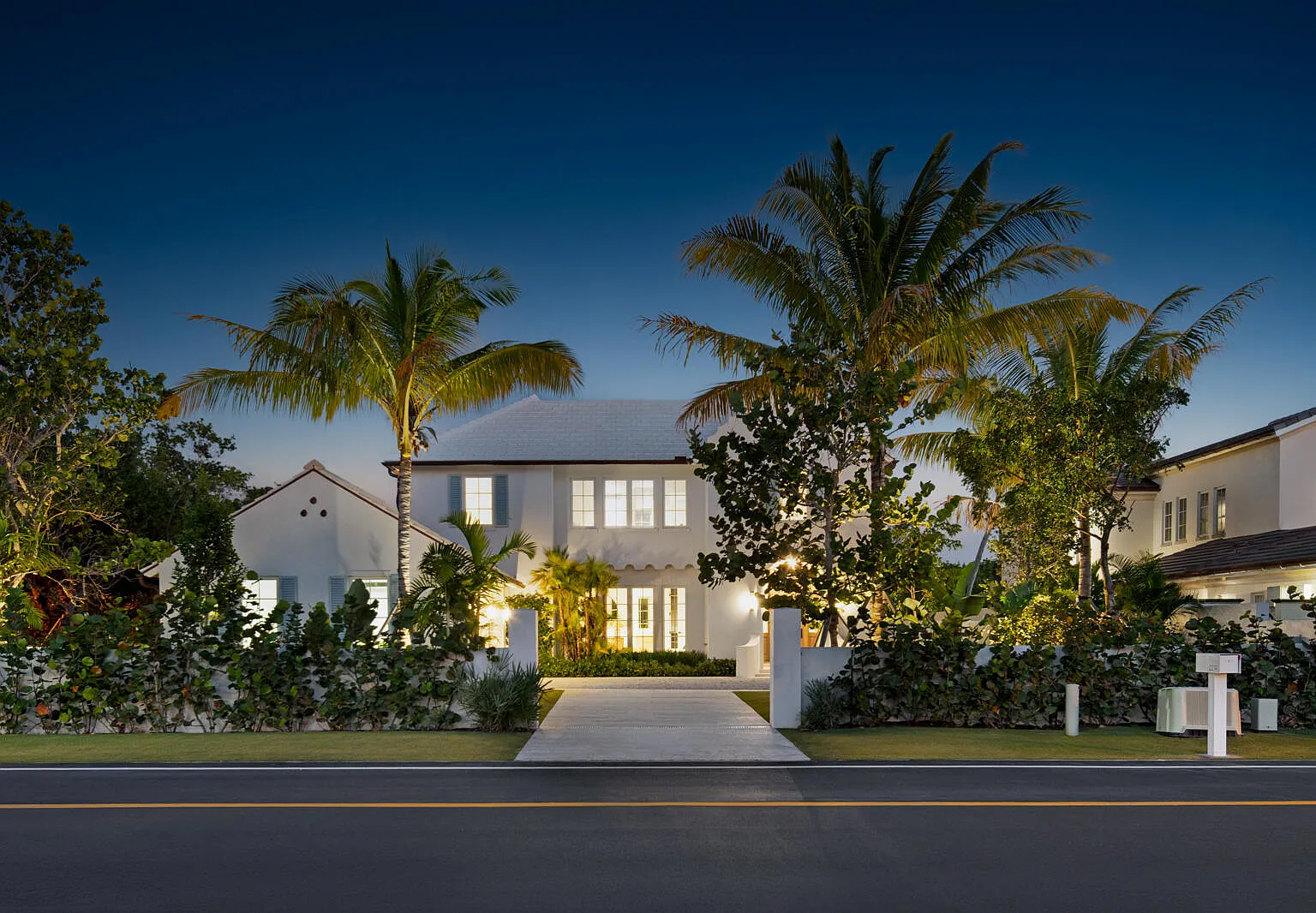 4 bed, 4.5 bath, 4200 sqft, $50,000 — Photo 3