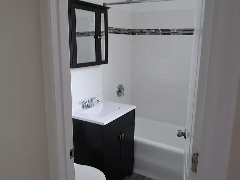 3345 N Marshfield Ave #301 — Photo 6