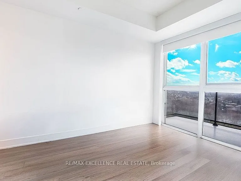 50 George Butchart Dr #922 — Photo 5