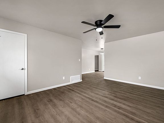 3rd image of 509 NE Cimarron Cir