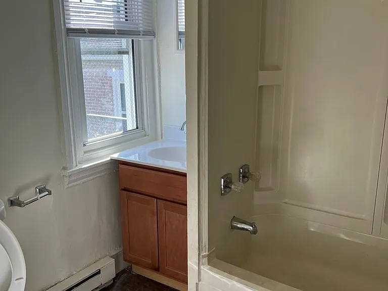 136 E Bushkill St — Photo 15