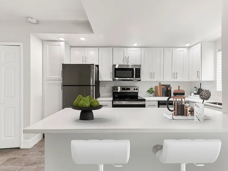 Aciano Hialeah — Photo 10