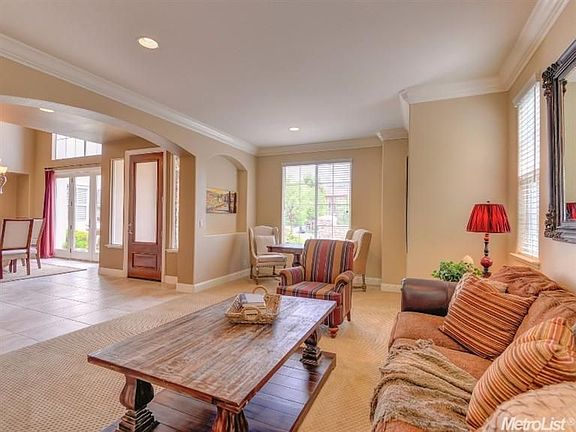 4th image of 600 Calabria Ct