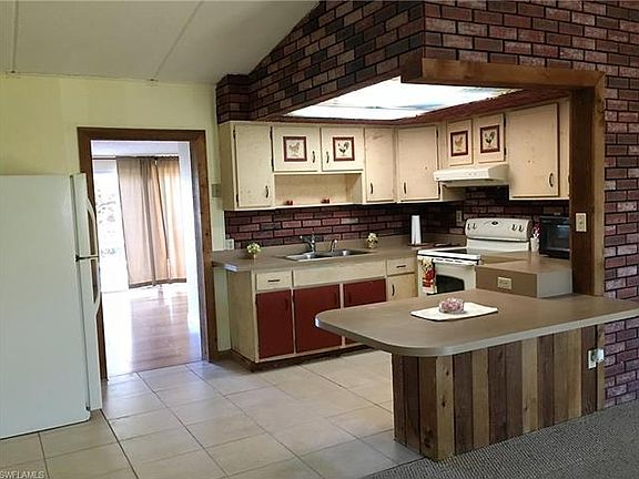 5th image of 3605 SE 21st Ave