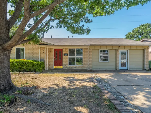 224 Oakwood Ln, Lewisville, TX 75067