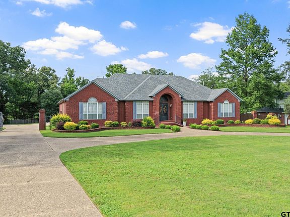 2nd image of 903 Deer Trail Ln