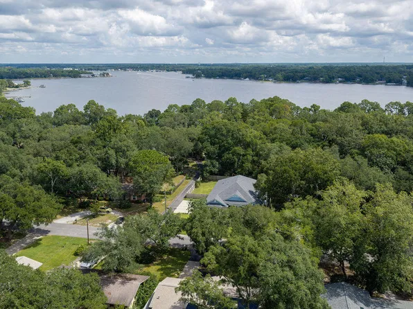 166 Grandview Ave, Valparaiso, FL 32580