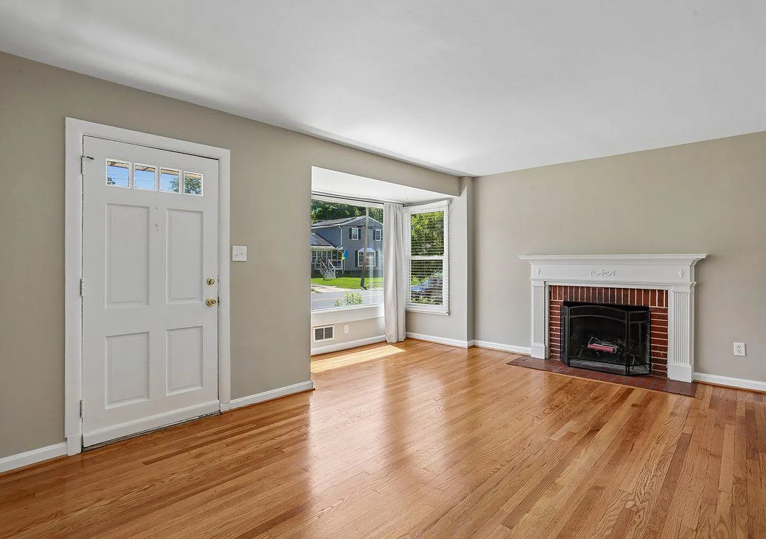 Make this charming Cape Cod your next home! — Photo 2