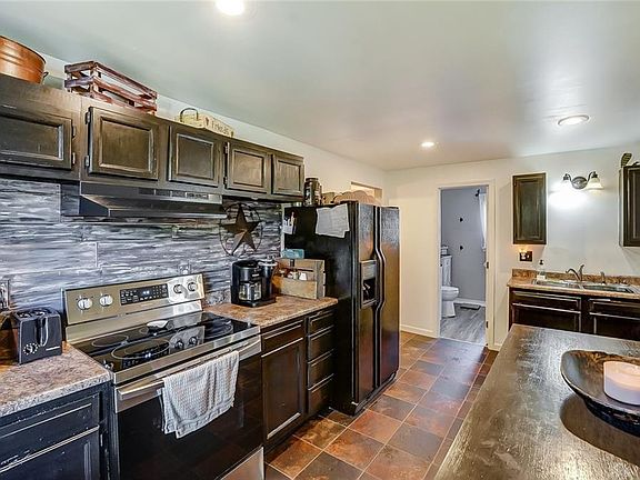 3rd image of 81 Holland Ave