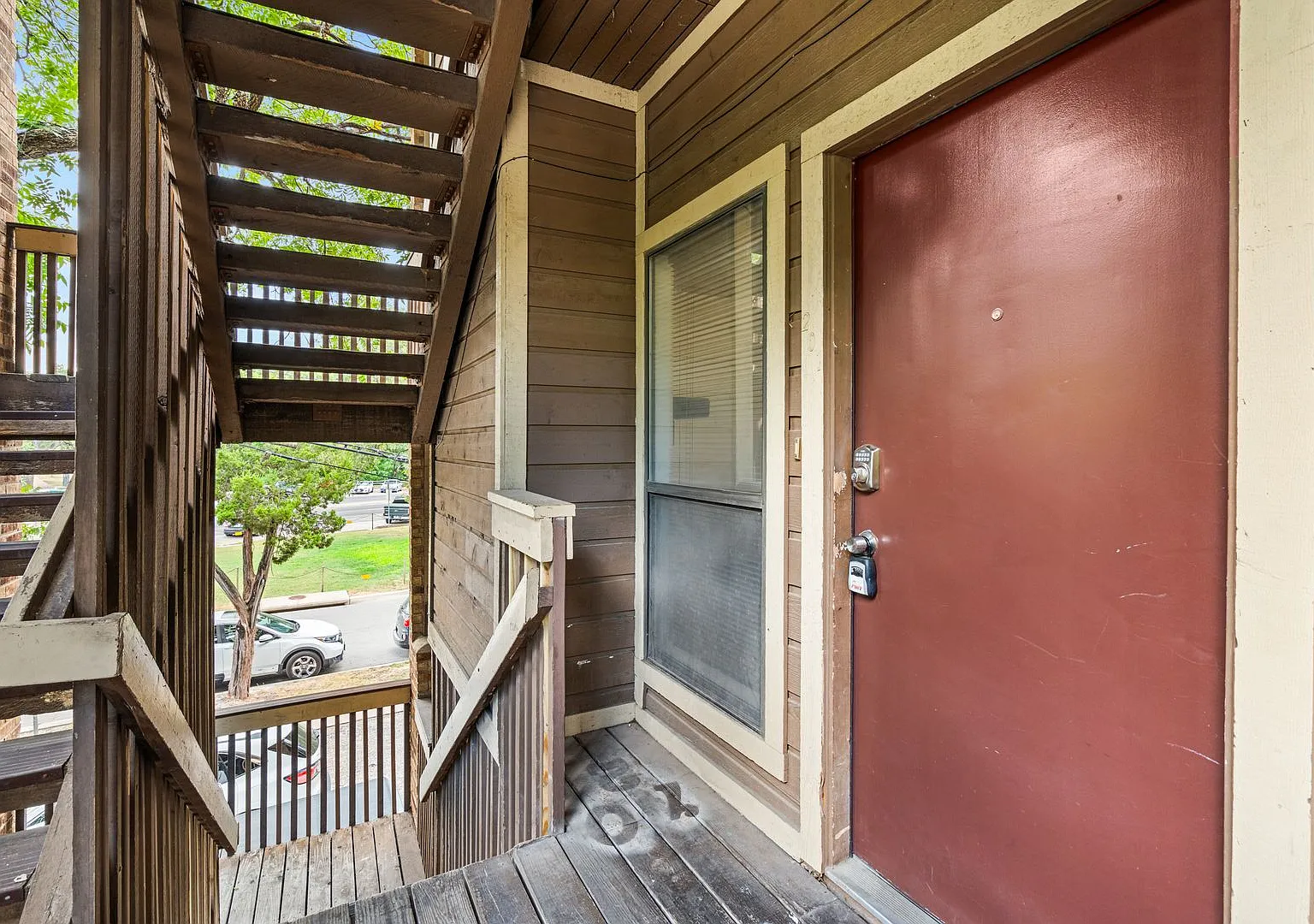 Park Place - Across From Dkr Stadium - 1bd / 1ba With Study - Wood Floors - W/D — Photo 1