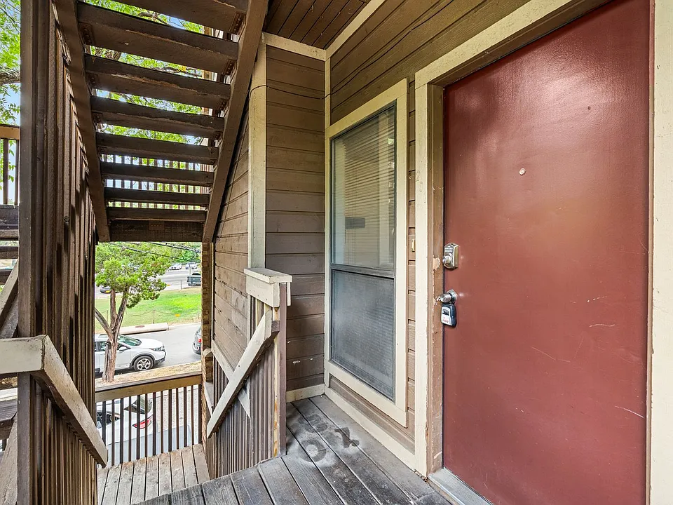 612 Park Pl #201