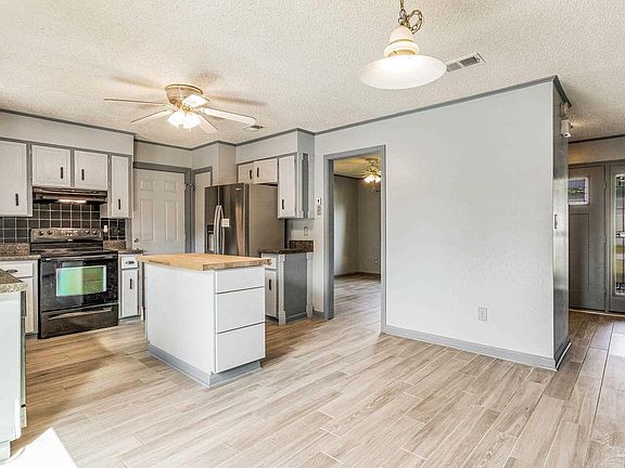 5th image of 1012 Great Oaks Dr