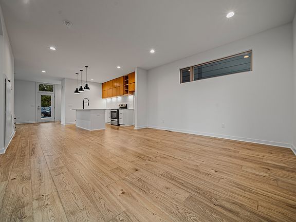 4th image of 3045 Edwin Cir