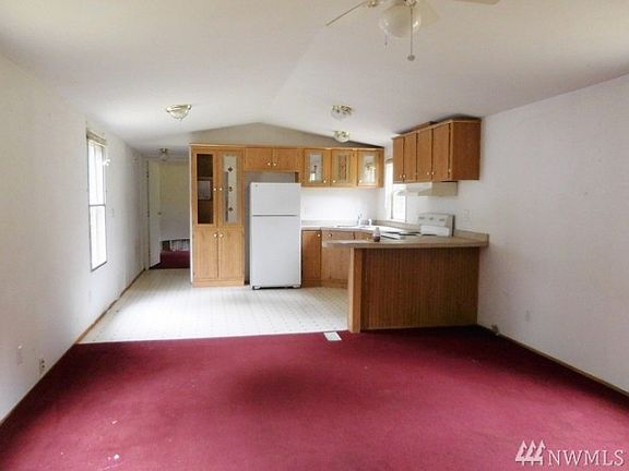 3rd image of 141 NE Snowcap Dr