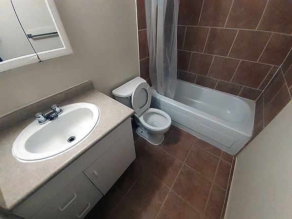 4th image of 330 14th Ave SW #304
