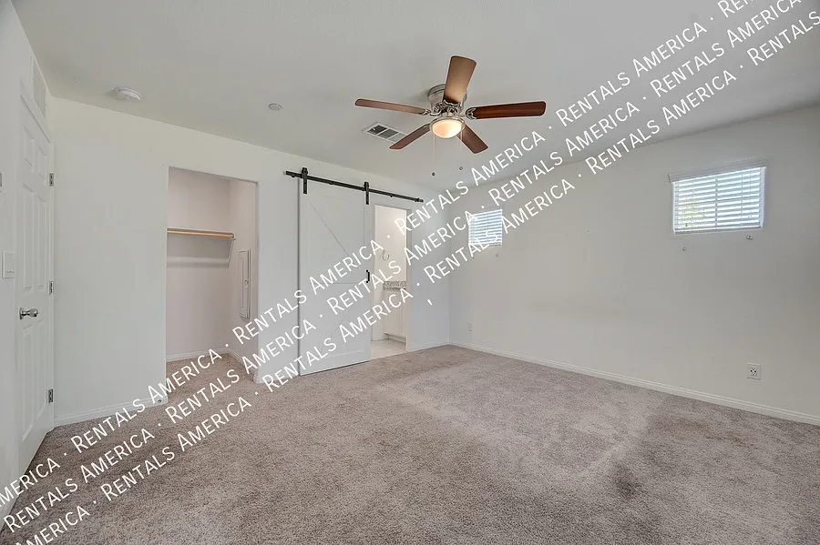 Welcome Home! Gorgeous Townhome Located In Gated Henderson Community! — Photo 3