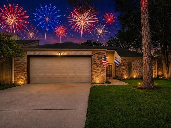 1023 Forest Home Dr, Houston, TX 77077