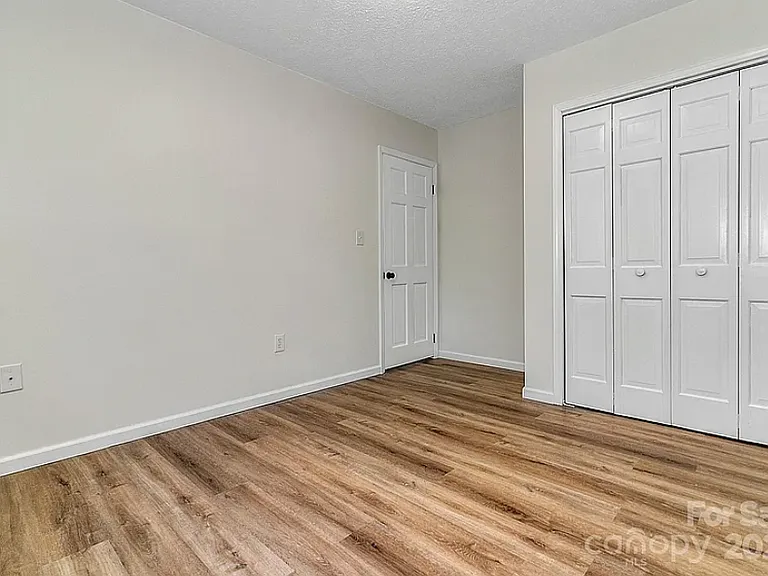 1085 Jenkins Valley Rd — Photo 16