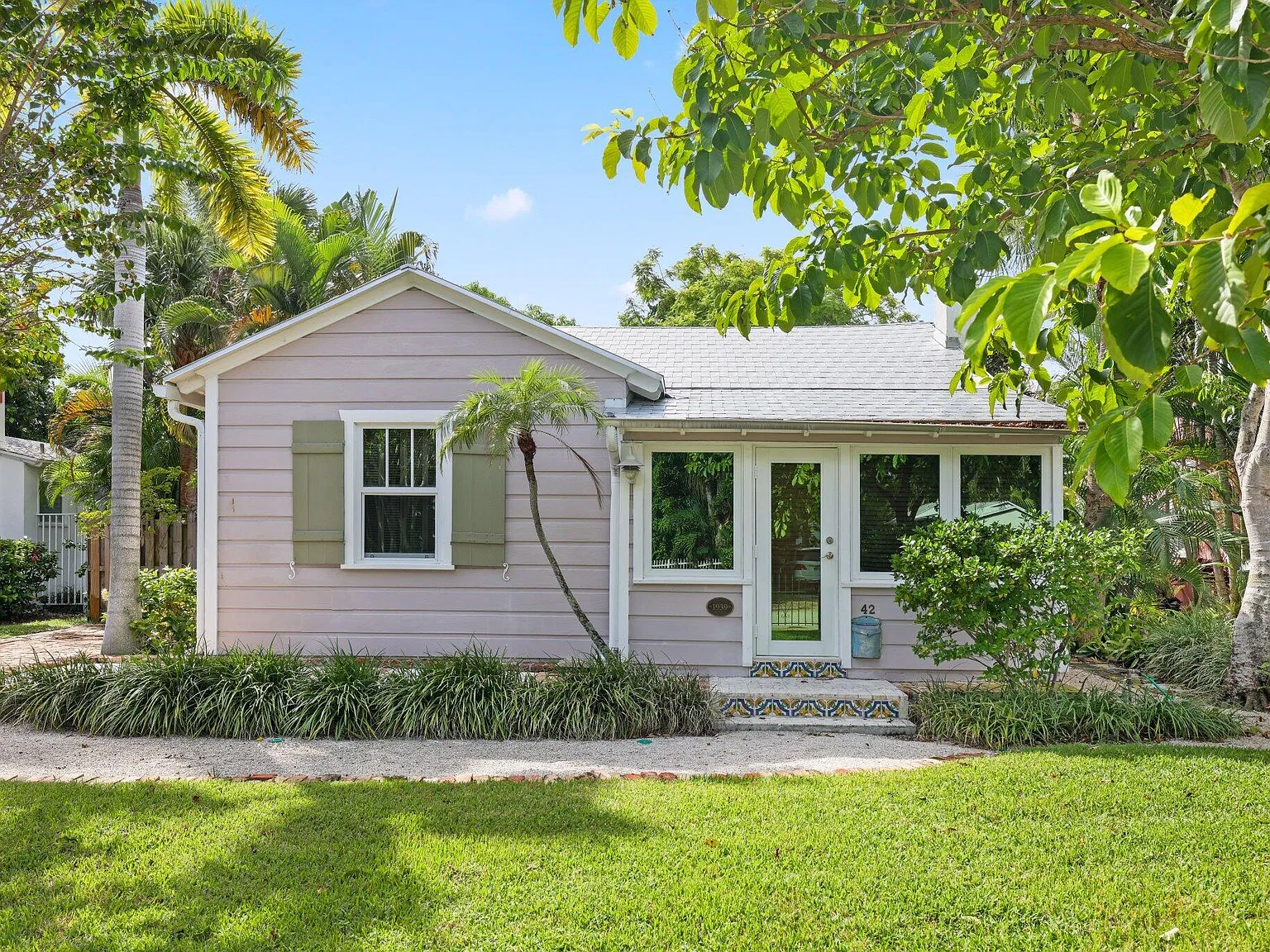 3 bed, 3.0 bath, 1157 sqft, $9,500 — Photo 1