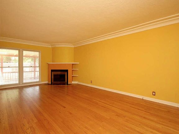4th image of 1705 N Farris Ave