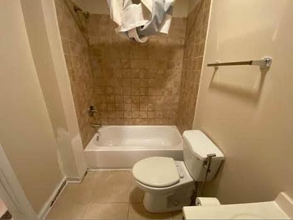 3rd image of 255 Laurelton Cir