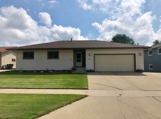 601 N 33rd St, Bismarck, ND 58501