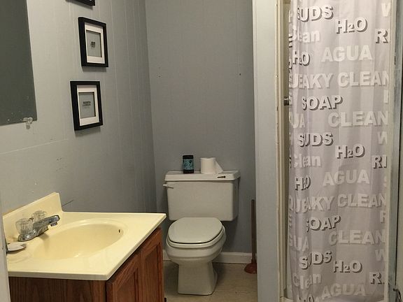 2nd image of 1001 Oak St