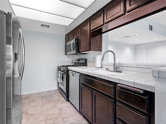 5th image of 4249 Longridge Ave Unit 305