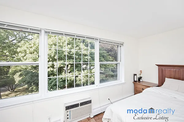 Sold by Moda Realty | media 13